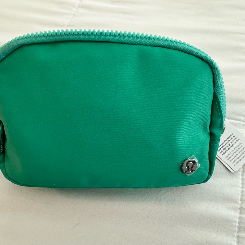 Lululemon Athletica Green Crossbody Bag with Streamlined Design